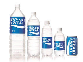 POCARI SWEAT distributed in East Timor(From left: 2L、900ml、500ml、350ml PET bottles; 330ml can)