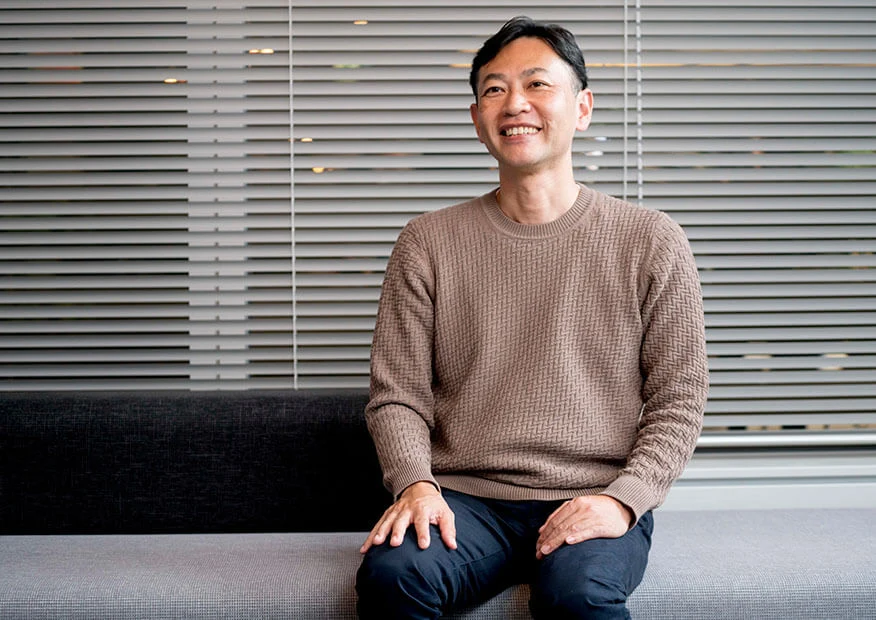 コクヨ株式会社 ファニチャー事業本部ワークスタイルイノベーション部 部長 鈴木賢一 氏 グループリーダー働き方改革PJアドバイザー 坂本崇博 氏のインタビュー風景