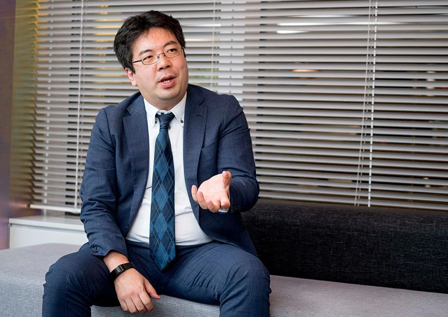 コクヨ株式会社 ファニチャー事業本部ワークスタイルイノベーション部 部長 鈴木賢一 氏 グループリーダー働き方改革PJアドバイザー 坂本崇博 氏のインタビュー風景