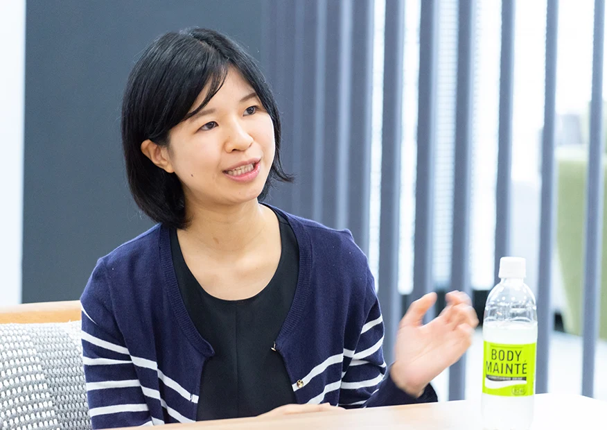 SOMPOひまわり生命保険株式会社 人財開発部 人事グループ 副長 望月亜季子 氏 経営企画部 主任 東里香 氏のインタビュー風景