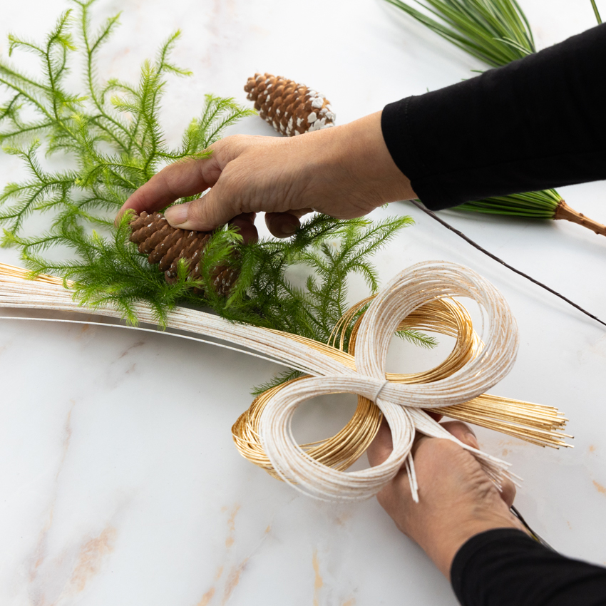 第61回　この新年は、北欧風のスワッグで／北欧フラワーデザイン協会・ヘンティネン・クミさんの【フィンランド花通信】