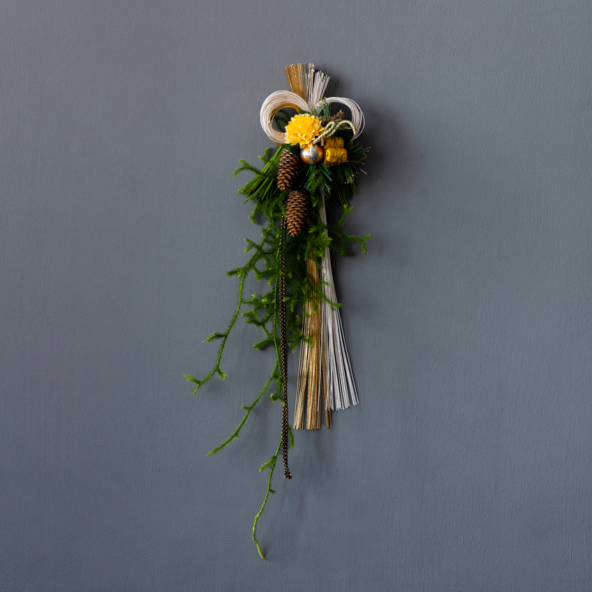 第61回　この新年は、北欧風のスワッグで／北欧フラワーデザイン協会・ヘンティネン・クミさんの【フィンランド花通信】