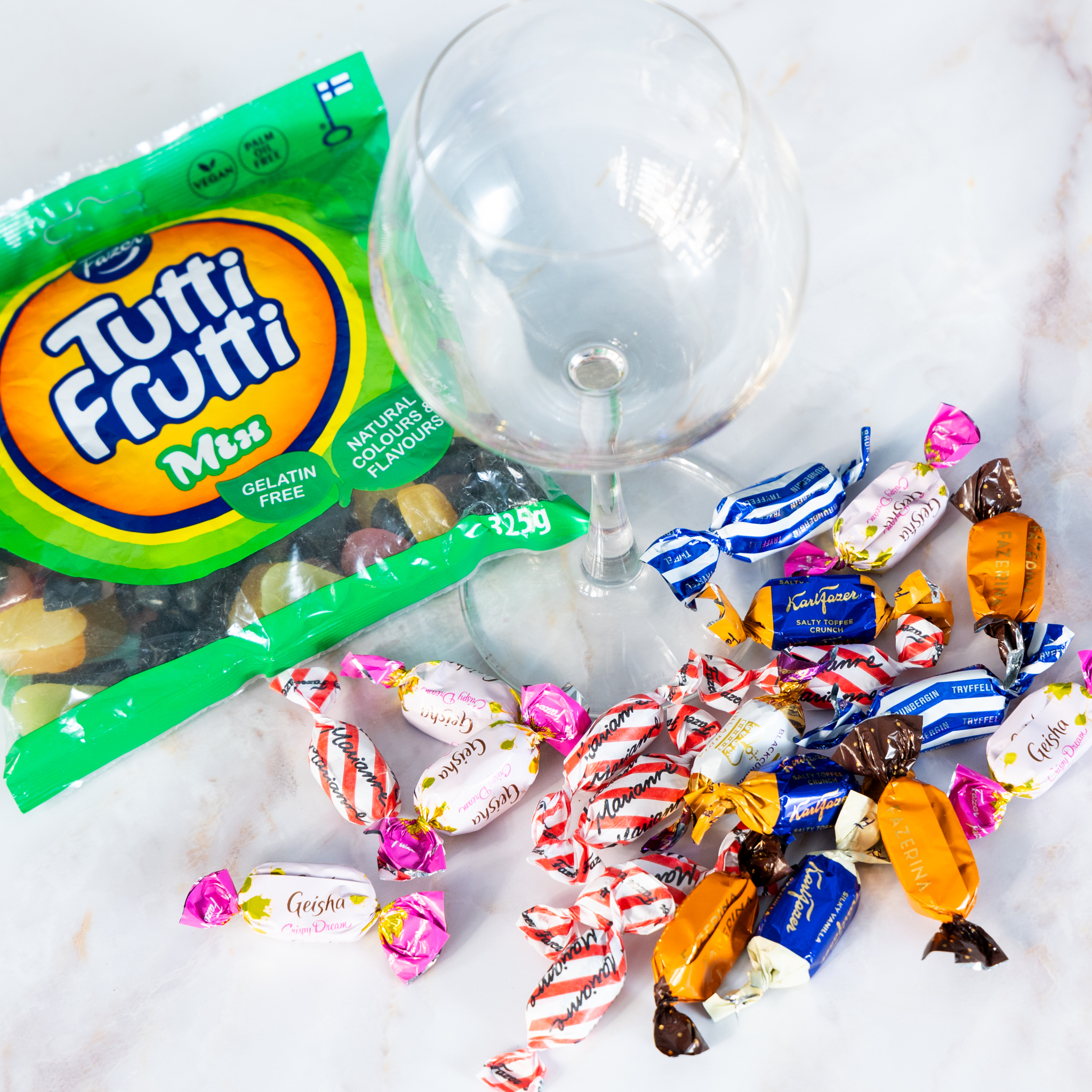 第62回 チョコ×花でバレンタインサプライズ/北欧フラワーデザイン協会・ヘンティネン・クミさんの【フィンランド花通信】