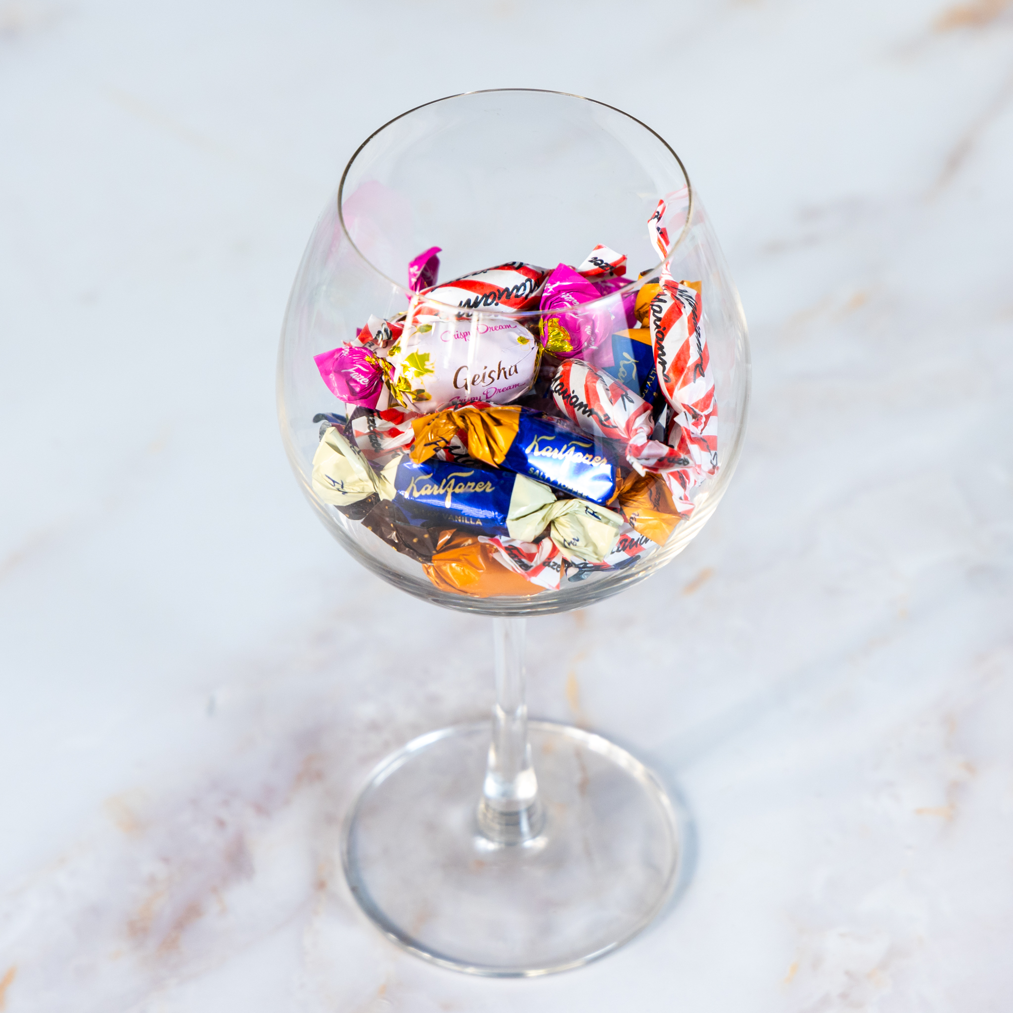 第62回 チョコ×花でバレンタインサプライズ/北欧フラワーデザイン協会・ヘンティネン・クミさんの【フィンランド花通信】