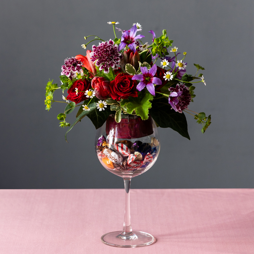 第62回 チョコ×花でバレンタインサプライズ/北欧フラワーデザイン協会・ヘンティネン・クミさんの【フィンランド花通信】