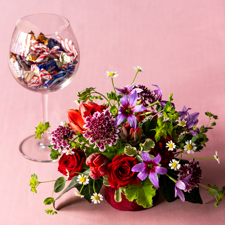 第62回 チョコ×花でバレンタインサプライズ/北欧フラワーデザイン協会・ヘンティネン・クミさんの【フィンランド花通信】