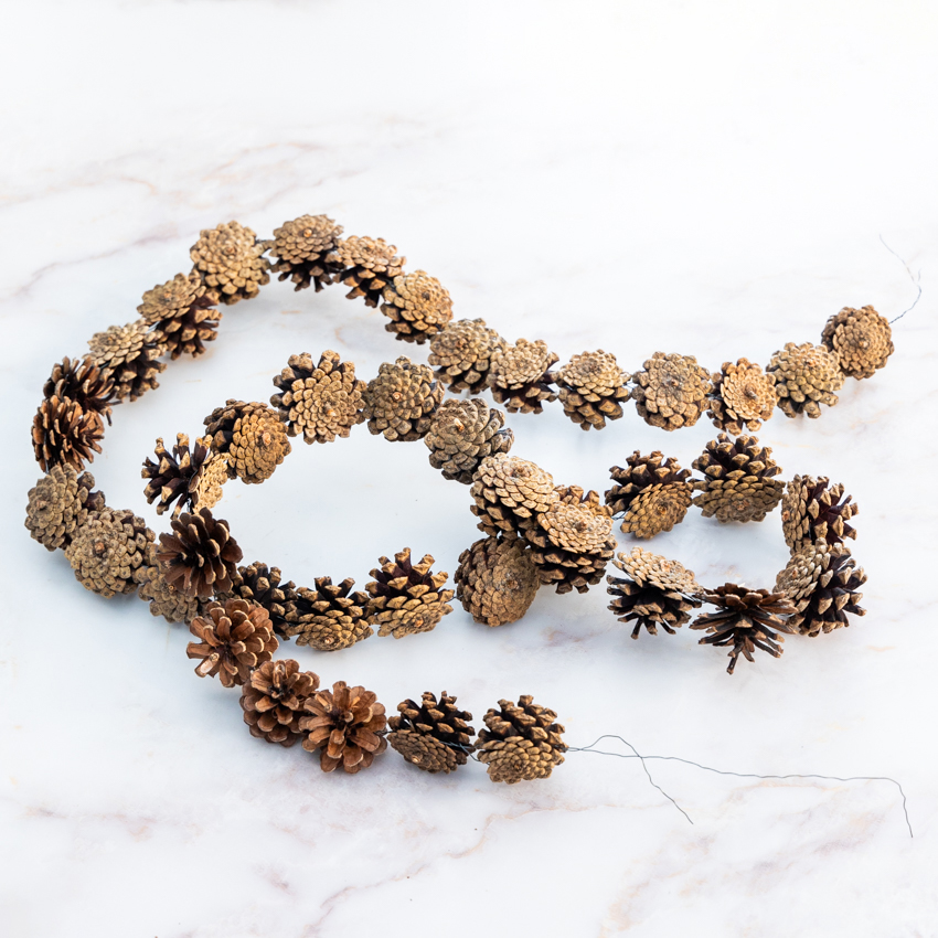 第63回　マツカサで作るフラワーバスケット／北欧フラワーデザイン協会・ヘンティネン・クミさんの【フィンランド花通信】