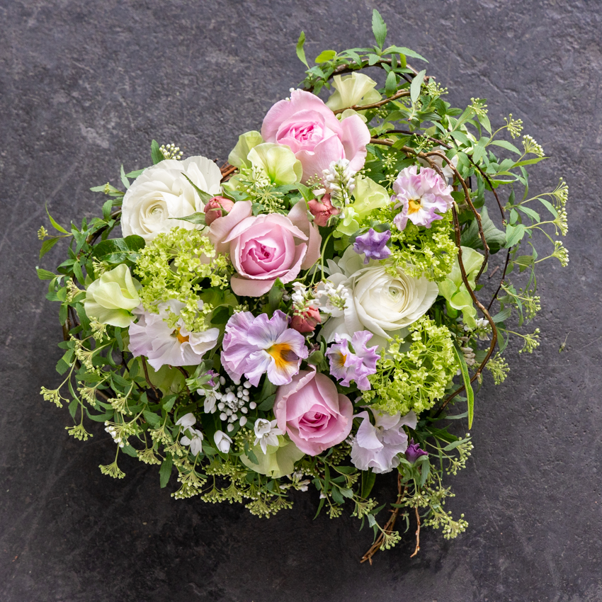 第64回 母の日のハートアレンジメント/北欧フラワーデザイン協会・ヘンティネン・クミさんの【フィンランド花通信】