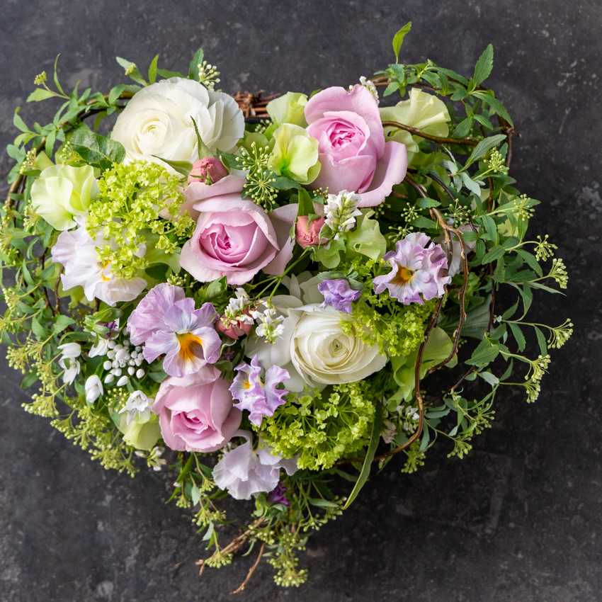 第64回 母の日のハートアレンジメント/北欧フラワーデザイン協会・ヘンティネン・クミさんの【フィンランド花通信】