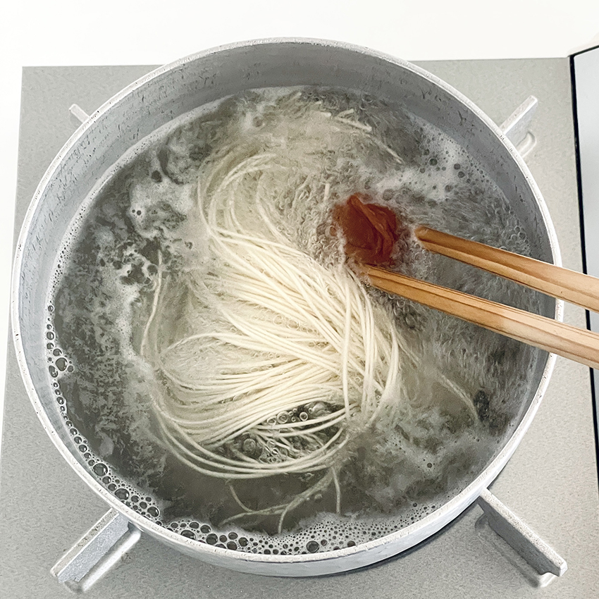 第59回 きゅうりの翡翠めんつゆ素麺/菓子研究家・福田里香さん の【台所はいつもセレンディピティ】