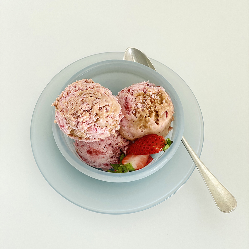 第64回　いちごのキャラメルアイスクリーム／菓子研究家・福田里香さん の【台所はいつもセレンディピティ】