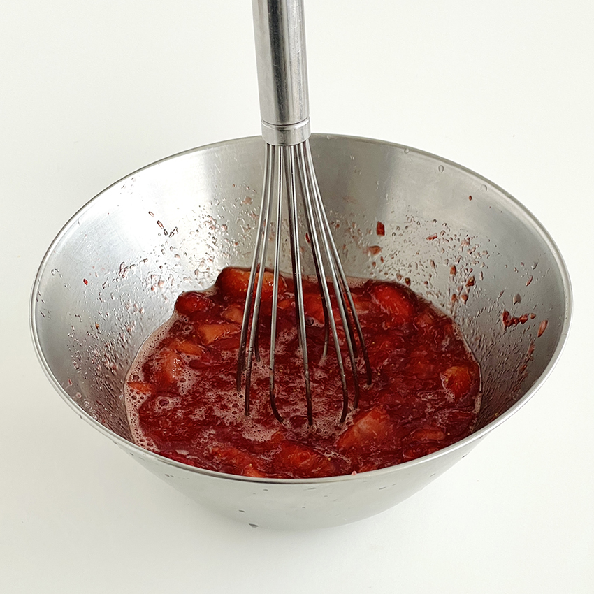 第64回　いちごのキャラメルアイスクリーム／菓子研究家・福田里香さん の【台所はいつもセレンディピティ】