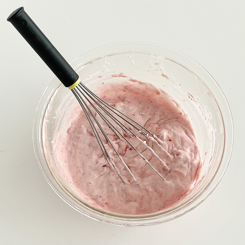 第64回　いちごのキャラメルアイスクリーム／菓子研究家・福田里香さん の【台所はいつもセレンディピティ】