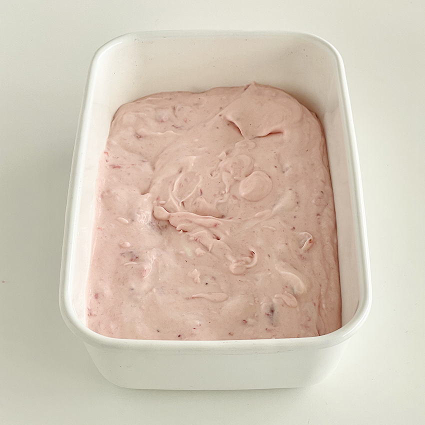 第64回　いちごのキャラメルアイスクリーム／菓子研究家・福田里香さん の【台所はいつもセレンディピティ】