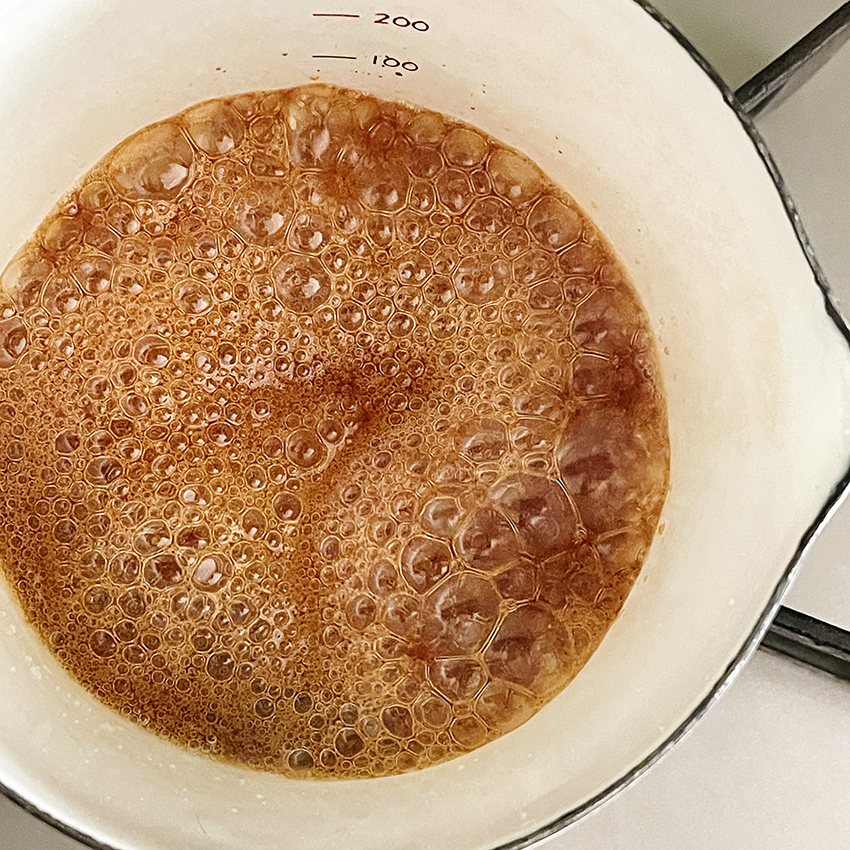 第64回　いちごのキャラメルアイスクリーム／菓子研究家・福田里香さん の【台所はいつもセレンディピティ】