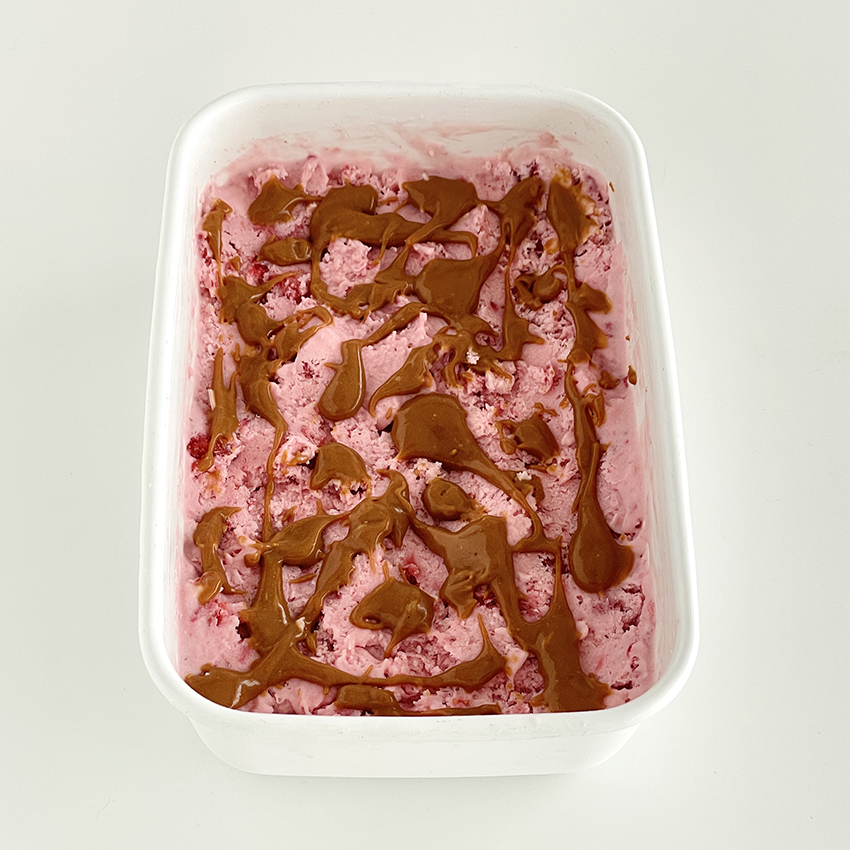 第64回　いちごのキャラメルアイスクリーム／菓子研究家・福田里香さん の【台所はいつもセレンディピティ】