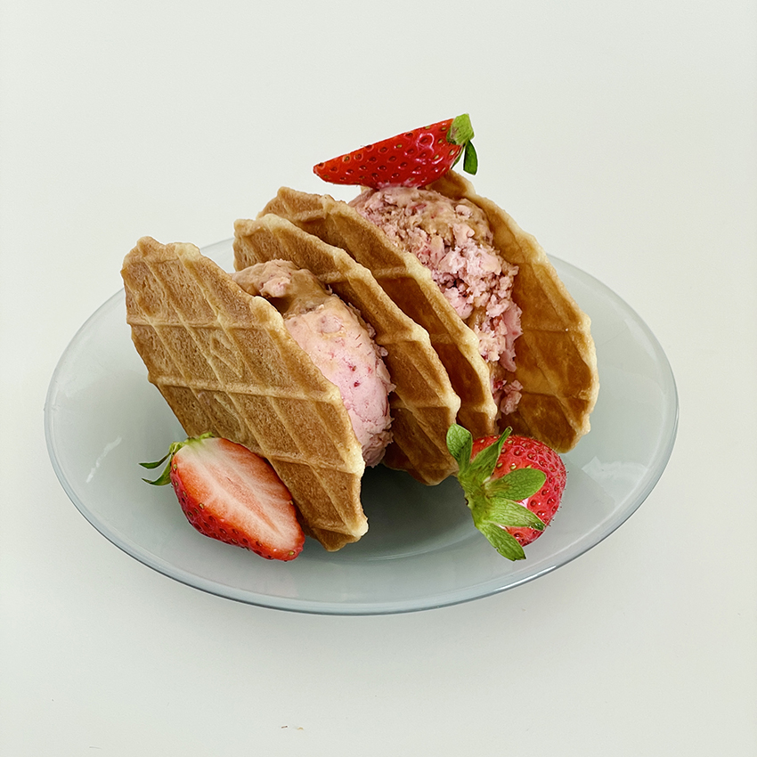 第64回　いちごのキャラメルアイスクリーム／菓子研究家・福田里香さん の【台所はいつもセレンディピティ】