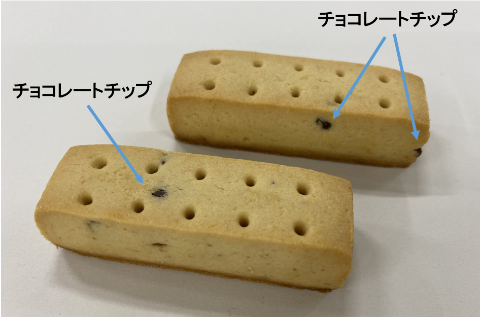 カロリーメイト ブロック バニラ味に黒い塊が幾つか付いています