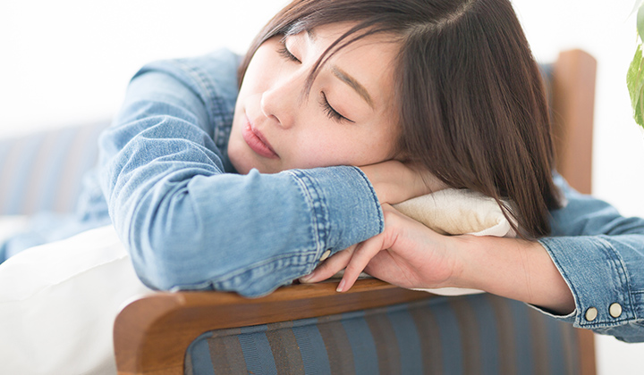 貧血に悩んでいる女性