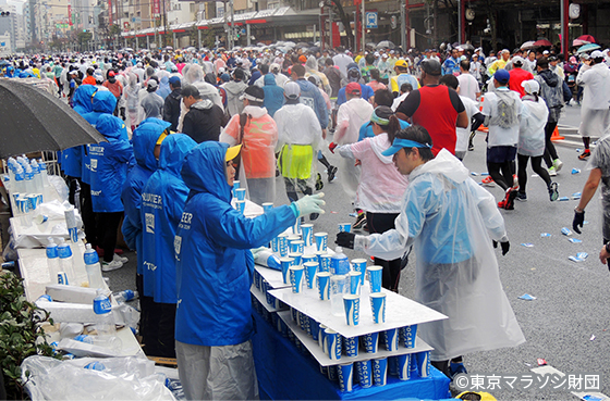 東京マラソンを支えた人たち 第1回 東京マラソン ランナー応援 大塚製薬